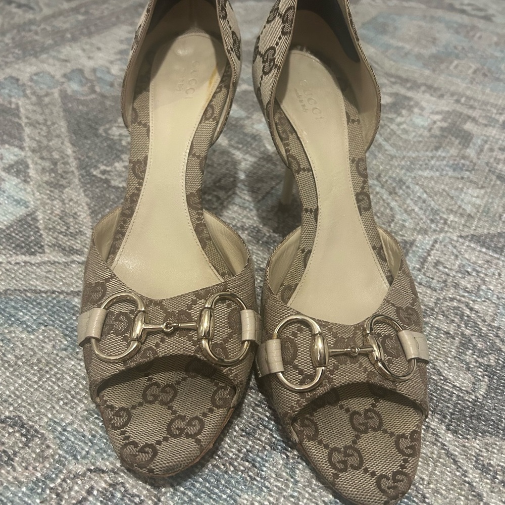 Gucci Tan Heels with Iconic Design